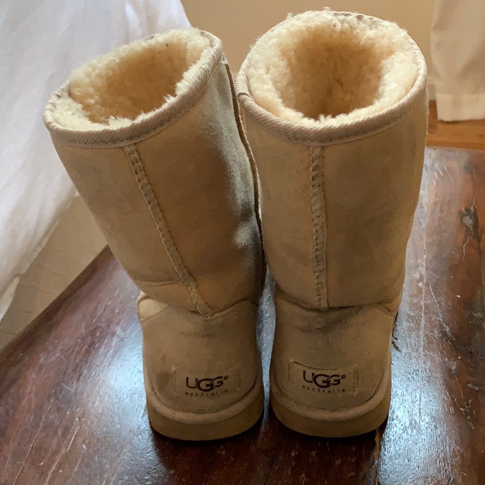 UGG. Classic short boot